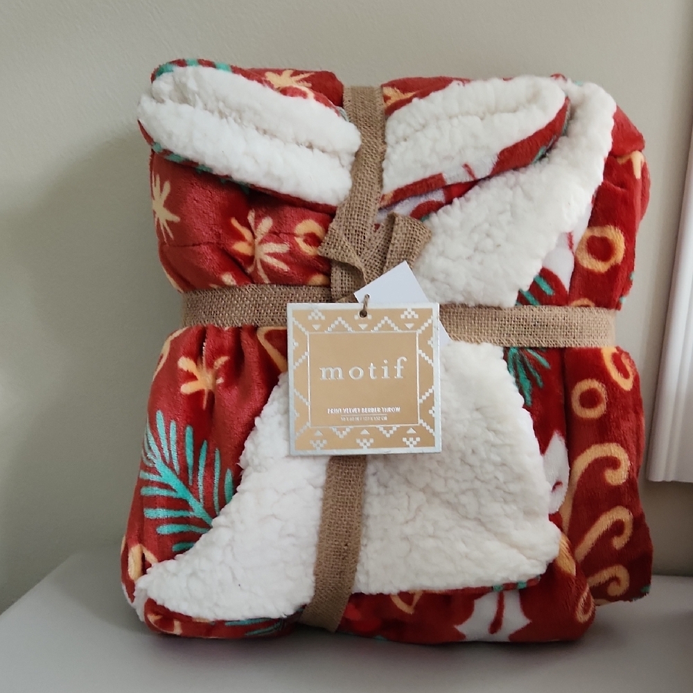 Festive Red and White Holiday Blanket with Plush Sherpa Lining